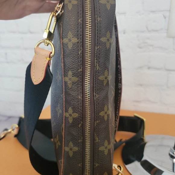 ❌❌ SOLD ❌❌  Louis Vuitton Compeign 28 - converted to crossbody - Picture 10 of 15
